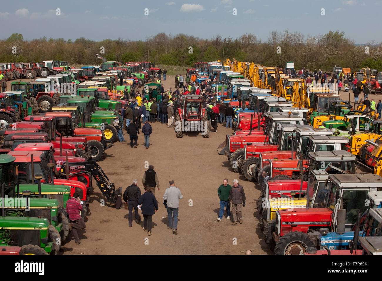 découvrez nos enchères agricoles : ventes aux enchères de matériel, équipements et produits agricoles pour optimiser vos achats et ventes dans le secteur agricole.
